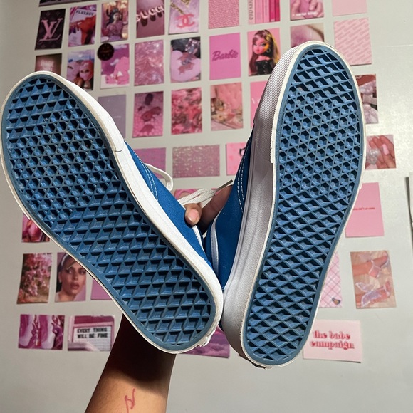 1966 OLD SKOOL VANS
WORN ONCE, no scuffs, clean bottom!! - Picture 4 of 4